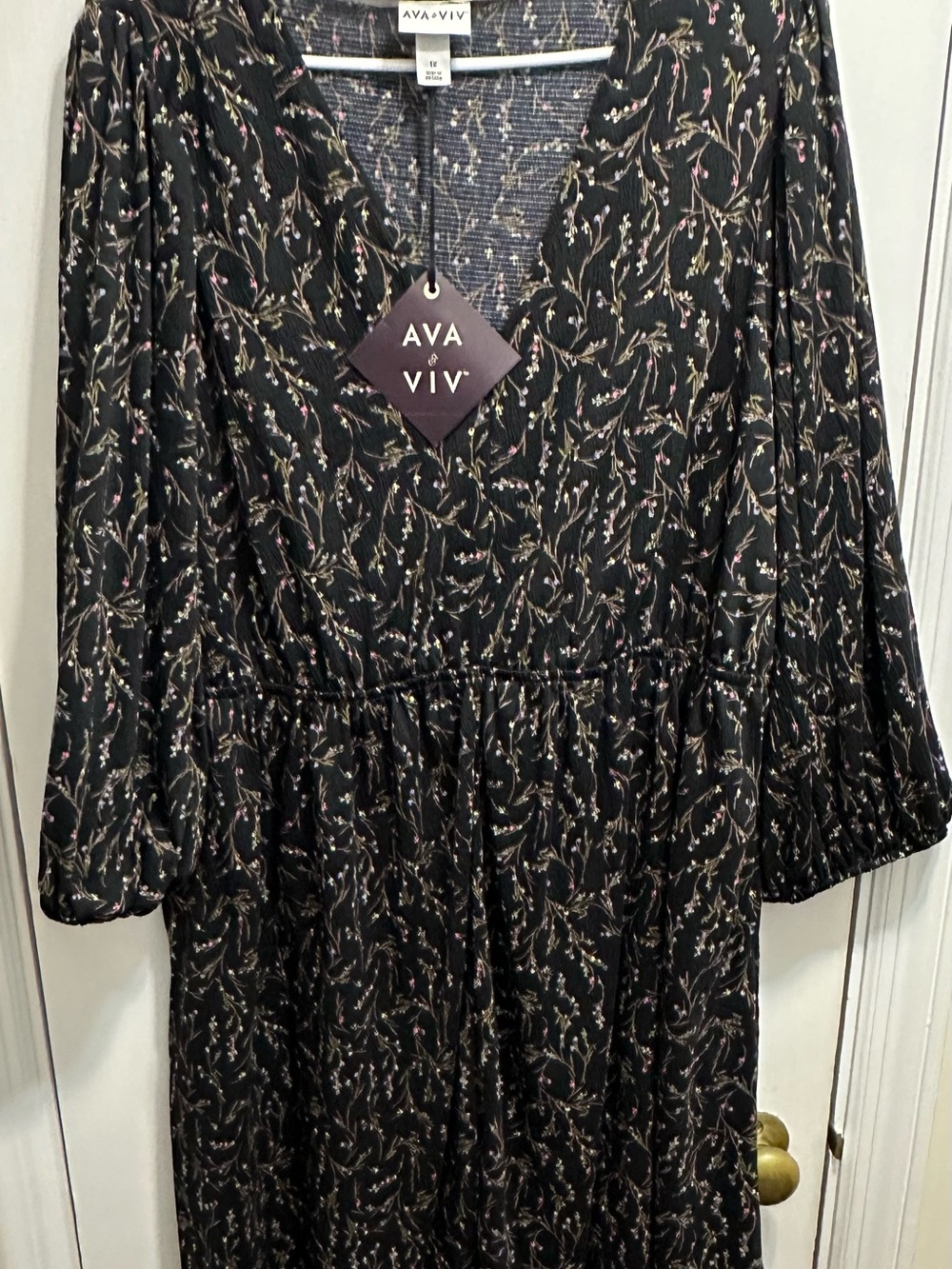 Ava & Viv: 1X Black Floral V-Neck Long Sleeve Dress